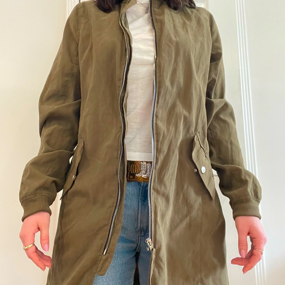 Army green trench coat. Lightweight, great for travel to roll up small!